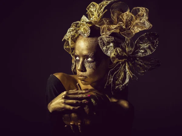 Golden woman with halloween pumpkin — Stock Photo, Image