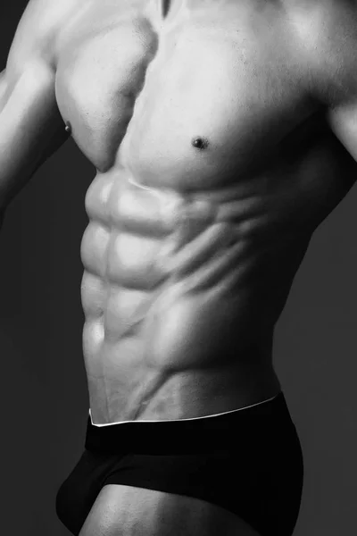 Tronco de homem sexy com corpo muscular em cuecas — Fotografia de Stock