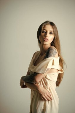 Şehvetli kadın dövme boyama, moda