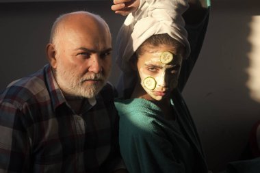 Gençlik, güzellik, tazelik, gençleştirmek, çürüme, yaşlanma, yaş kavramı.