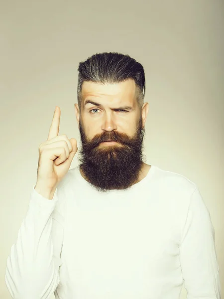 Homem barbudo com gesto — Fotografia de Stock