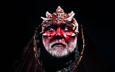 adam korku ilham veriyor. Dont izin korku ya da yeni şeyler denemeye dur güvensizlik. Cadılar Bayramınız Kutlu Olsun. Cadılar Bayramı adam ürkütücü makyaj - korku ile