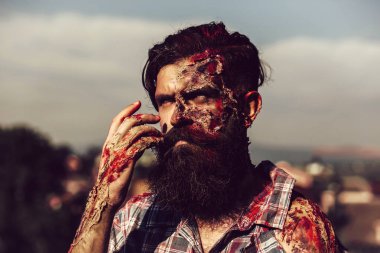Sakallı zombi adam