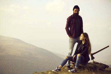 Dağın tepesinde Çift