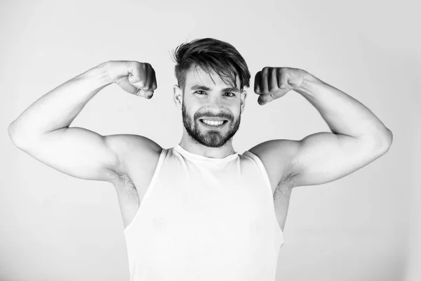 Man smiling and showing muscular arms — Stock Photo, Image