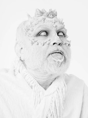 Dikenler suratına canavarı