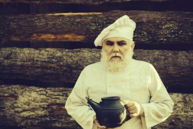 Sakallı cook ile demir çaydanlık