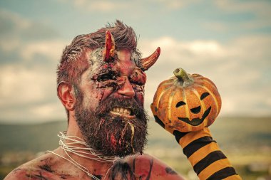 Cadılar Bayramı Ejderha dişi jack ile o fener gösterilen