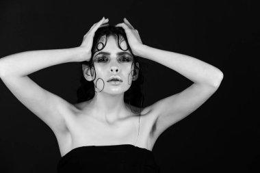 moda saç modeli, moda saçlı kadın kızla güzel model