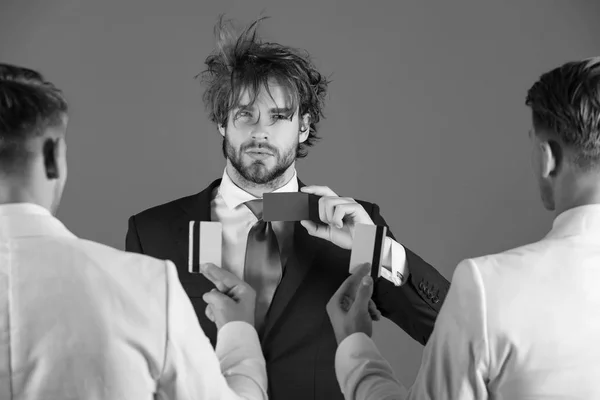 Чоловіки Носять Білі Куртки Вид Ззаду Інформація Співпраця Концепція Бізнес — стокове фото