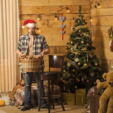 Noel ağacı Noel Baba sakallı adama.