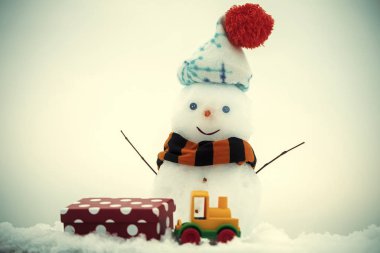 Kar heykel ile gülen yüz