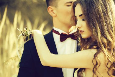 Çift kucaklayan düğün