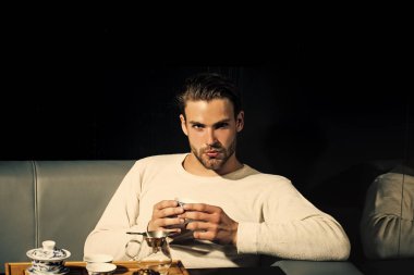 Adam içki çay Divan Cafe