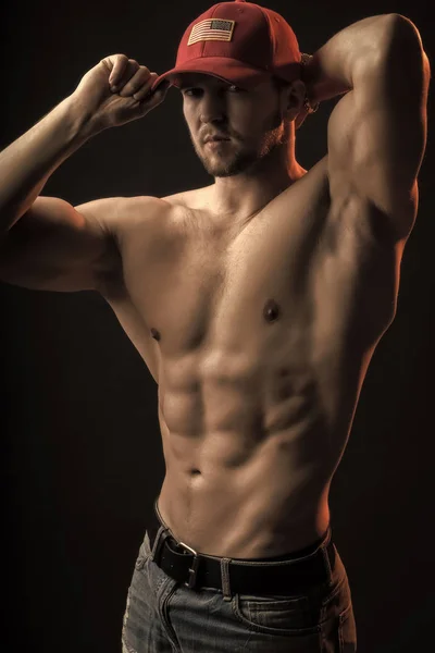 Lekkoatletycznego mięśni mężczyzna — Zdjęcie stockowe