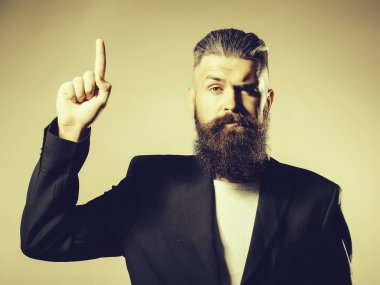 Ceketli sakallı yakışıklı adamı