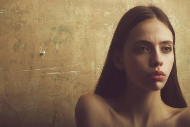 seksi dudaklar ve uzun saçlı çok seksi kadın yüzü