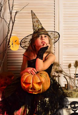 Cadı kız oyma jack o fener ile