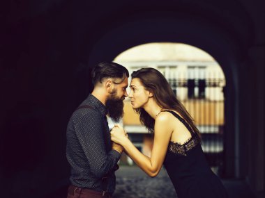 Genç şık bir çift.