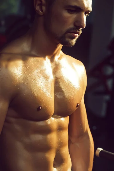 근육 질의 남성 젖은 몸통 — 스톡 사진