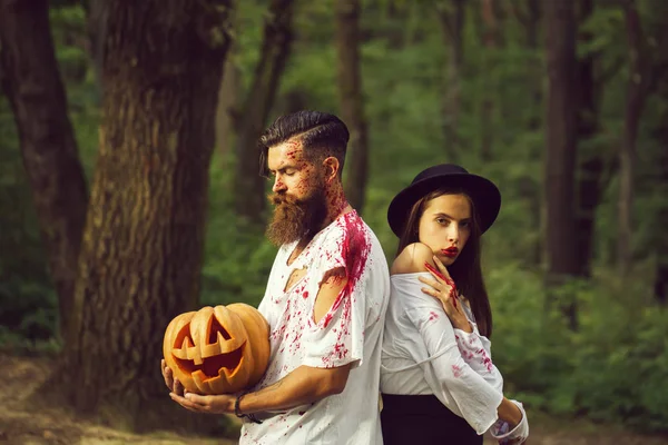 Pár Halloween s dýní a krev — Stock fotografie
