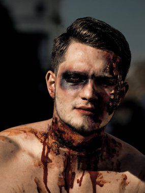 Ürkütücü makyaj ile Halloween ölü şeytan.