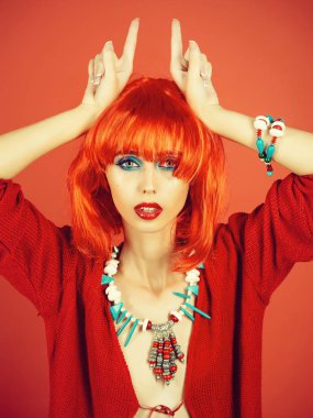 moda model kırmızı dudaklar.