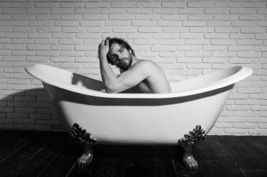 banyo kas vücut adamla