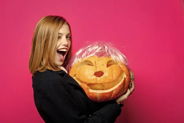 Mujer de Halloween con cara feliz . —  Fotos de Stock