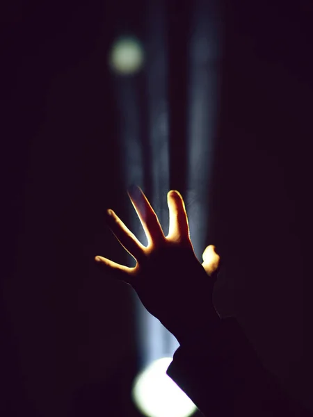 Odaad gesztus-reflektorfényben — Stock Fotó
