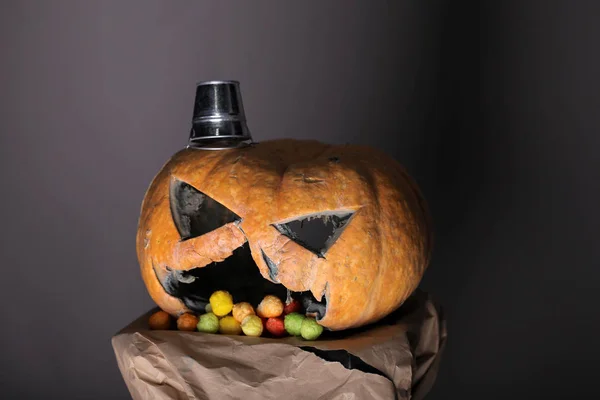 Halloween demon. demon pumpkin with horror face and halloween hat. traditional decoration for all saints day in october. Ghouls just wanna have fun. — Stock Photo, Image