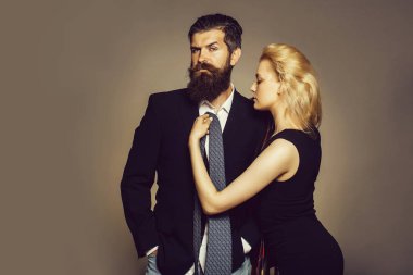 kravat ile genç Çift