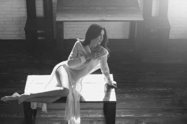 sevimli yüzü ile kız.