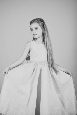 şık sevimli pembe arka plan poz