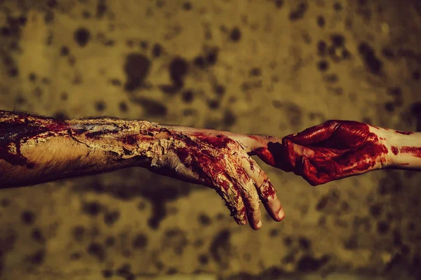 Twee bloedige zombie handen — Stockfoto