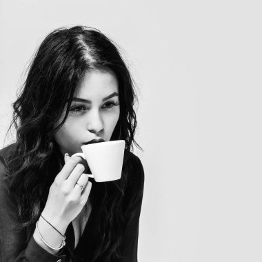 Kupa ile seksi kadın