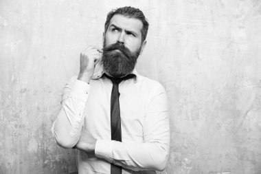 hippi ya da düşünceli yüzünde uzun sakallı sakallı adam