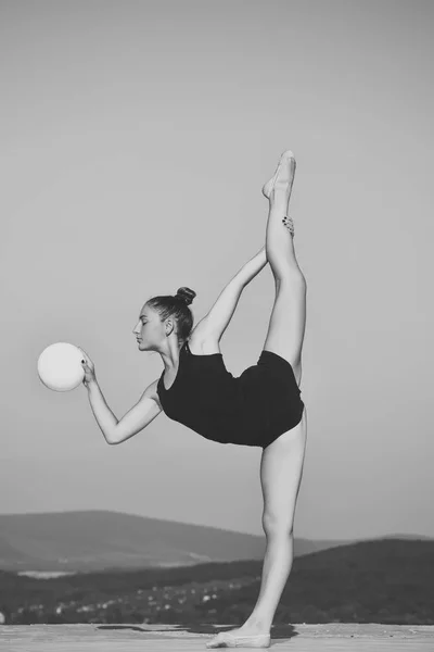 Flexibilidad en acrobacias y salud física . — Foto de Stock