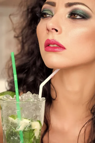 Pretty woman drinking mojito — Stock Photo, Image