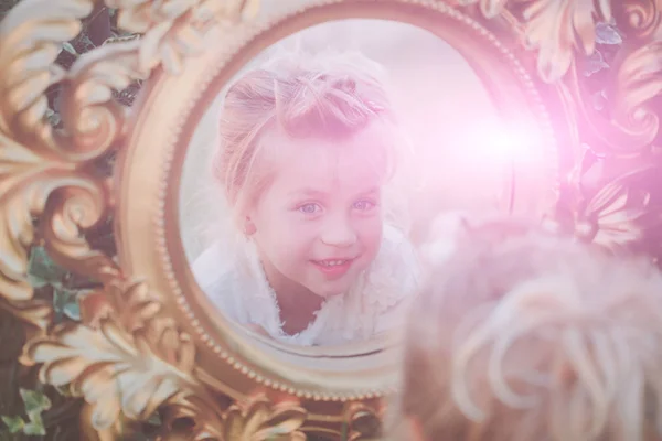 Kid girl reflect in mirror on sunny day — Stock Photo, Image