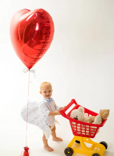 Little boy child in toy shop. savings on purchases. little boy go shopping with full cart. valentines day and love. shopping for children. happy childhood and care. It is bargain. Perfect quality — Stock Photo, Image