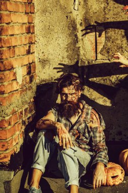 Zombi adam halloween pumpkins ile