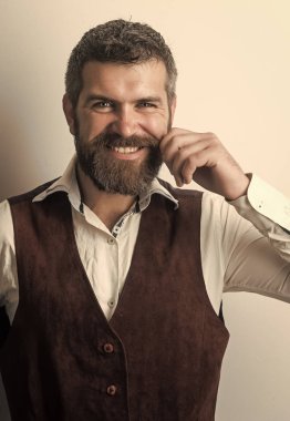 Adam ya da sakallı işadamı.