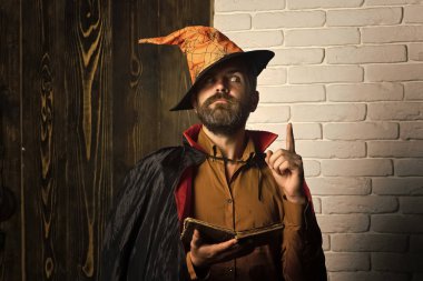 Cadılar Bayramı felsefe, bilgelik ve bilgi kavramı