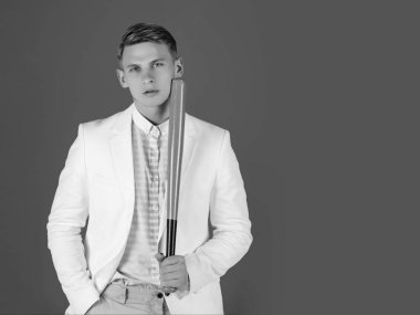 Adam yeşil holding yarasa