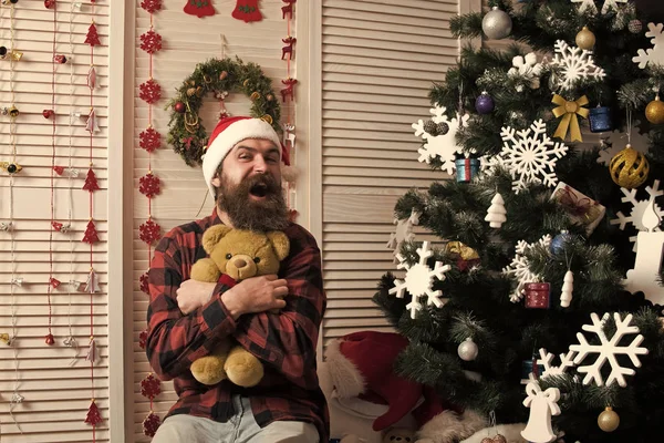 Père Noël homme avec cadeau et décoration . — Photo