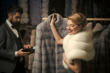 kredi, para ve dinleyici notu.