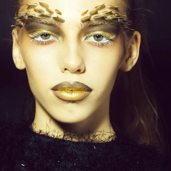 Thorn gouden vrouwelijke make-up — Stockfoto