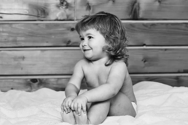 Μικρό ευτυχισμένο αγόρι — Φωτογραφία Αρχείου