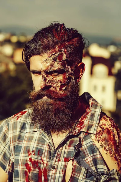 Barbuto sanguinoso zombie uomo — Foto Stock